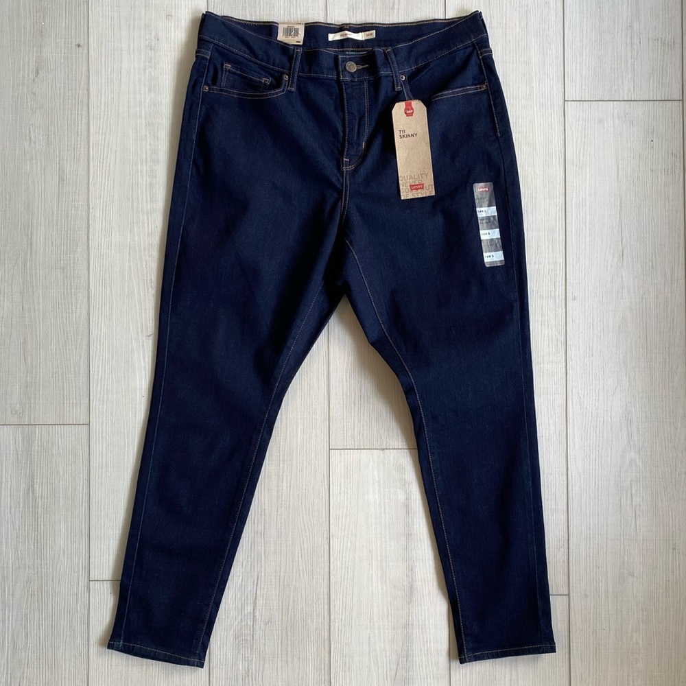 NWT Levi’s 711 Skinny Jeans/Tag Size: 14W S